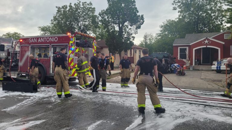 2 men safely make it out of house fire on Northwest Side