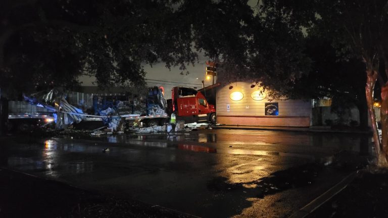 Amazon truck hydroplanes off I-35, crashes into Grady’s BBQ on Northeast Side