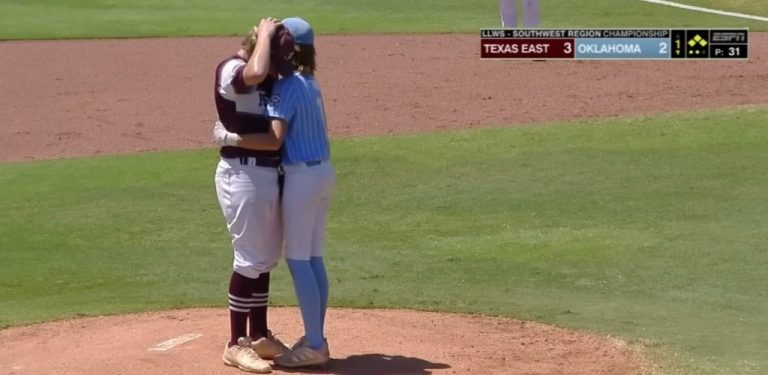 Little League Batter Hit in the Head Embraces Devastated Pitcher in Inspiring Display Sportsmanship –WATCH