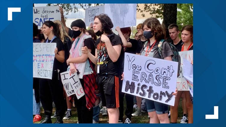 Grapevine HS students walkout over school’s new policy on CRT, books and pronouns