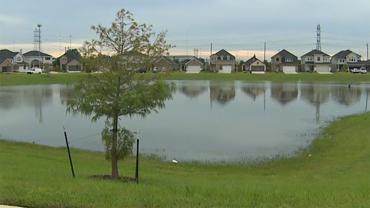 Girl dies after wandering away, falling into SW Harris County pond, sheriff says