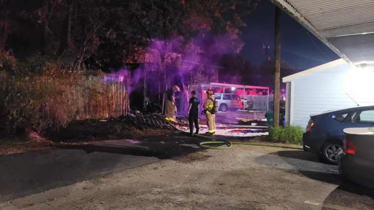 Firefighters keep fire in alleyway from spreading