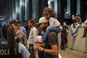 Migrants from Texas: New York, Chicago take different approaches