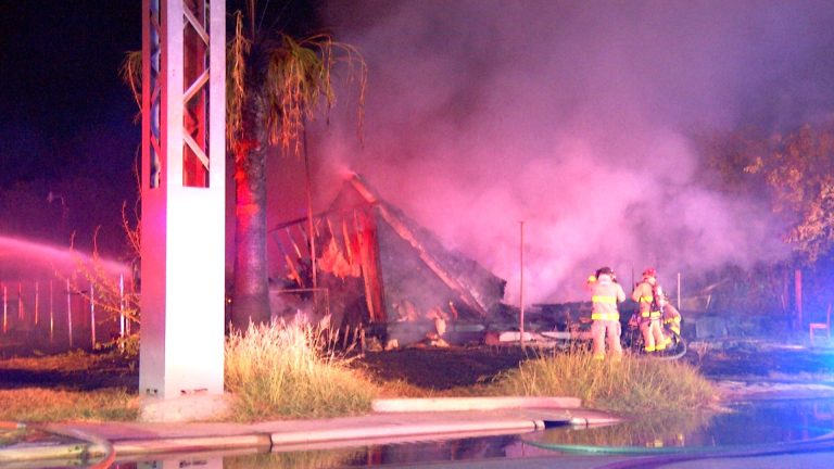 Abandoned bar on Southwest Side destroyed by early-morning fire, SAFD says