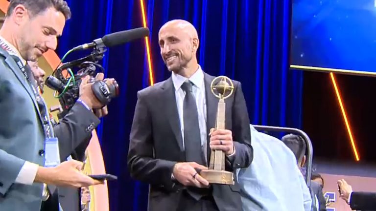 Manu Gin?bili becomes emotional in Hall of Fame acceptance speech