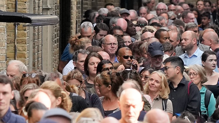 Soccer legend David Beckham joins queue to pay respects to queen