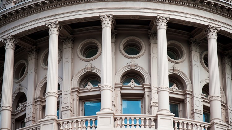 Man arrested for allegedly driving erratically on Texas Capitol grounds, damaging gate