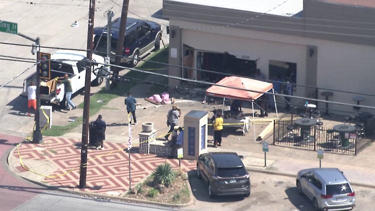 2 injured, including suspect, after car crashes into South Dallas restaurant following attempted traffic stop, police say