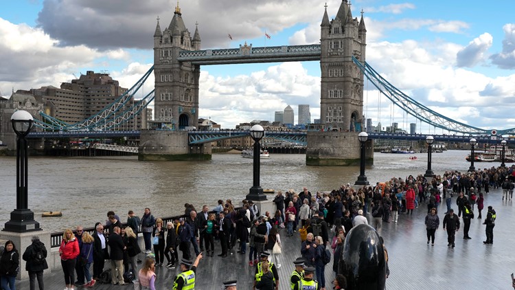 King Charles III stands vigil; wait to see queen’s coffin now 24 hours