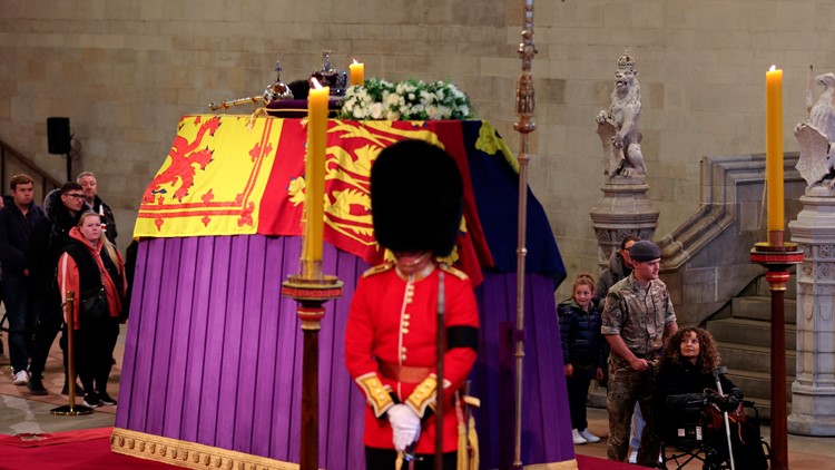 2,000 guests, 2 minutes of silence: Facts and figures about the queen’s funeral