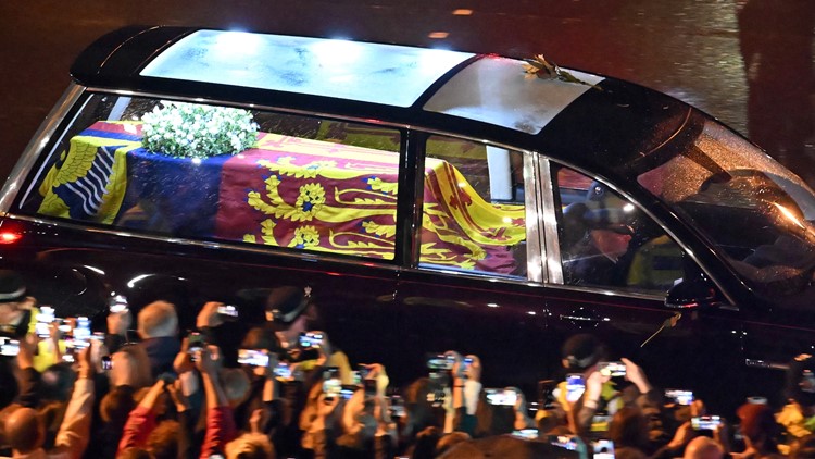 Casket of Queen Elizabeth II arrives at Buckingham Palace