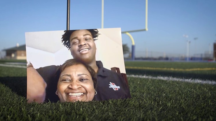 Cowboys’ Tyler Smith thanks his mom, her perseverance as motivation in achieving NFL success