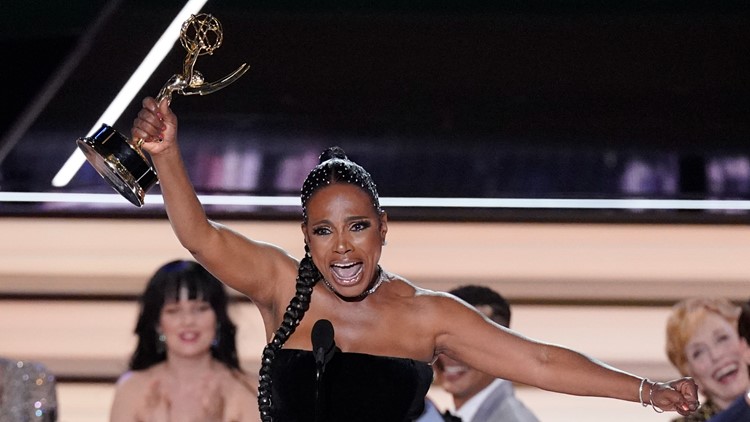 Sheryl Lee Ralph from ‘Abbott Elementary’ gets standing ovation for Emmy win