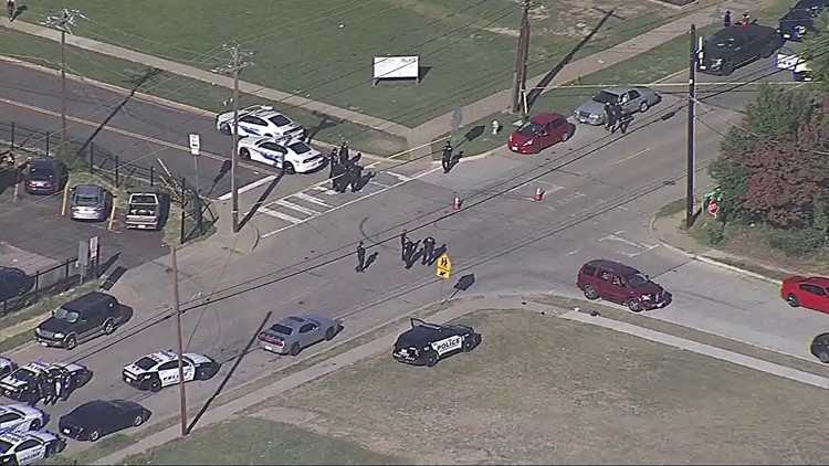 Teen shot near high school in Dallas, police say