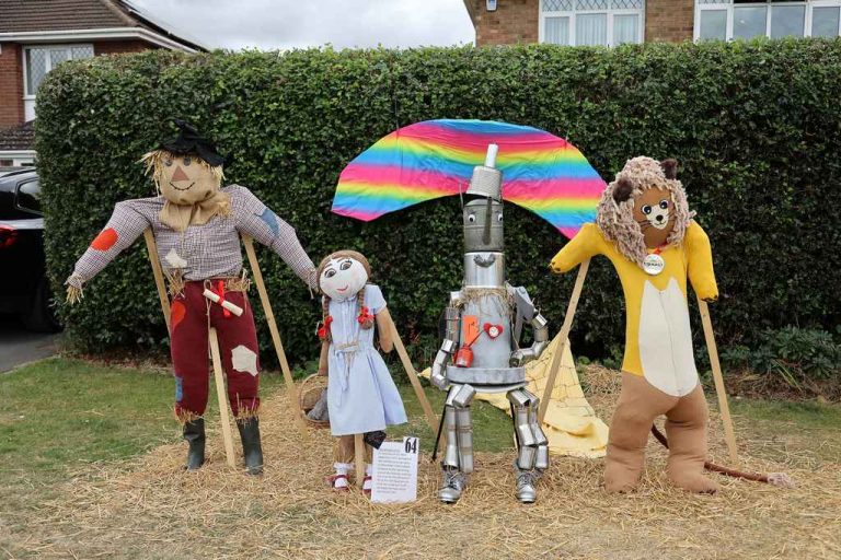 Hilarious Scarecrow Competition Attracts Thousands to Village – LOOK