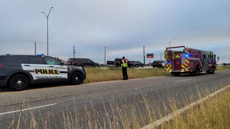 Driver sideswipes SAPD vehicle on I-35, may have been involved in human smuggling, police say