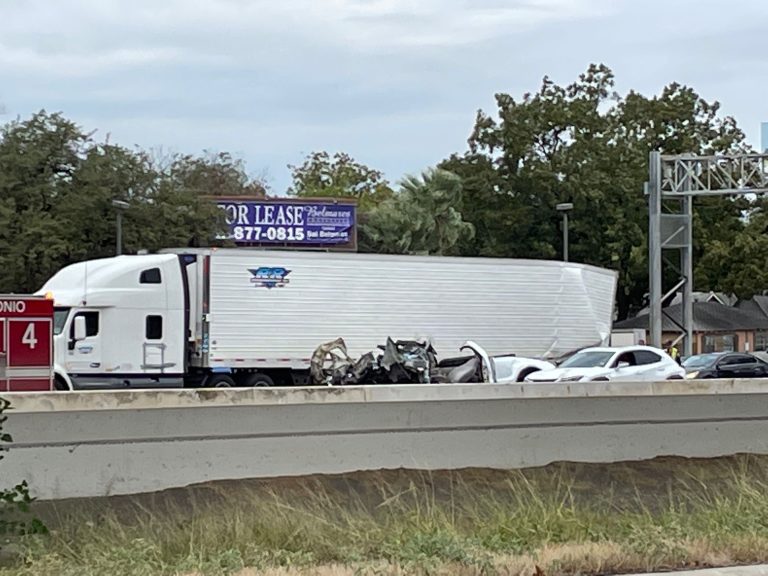 Interstate 10 reopens on Northwest Side after 6-vehicle crash