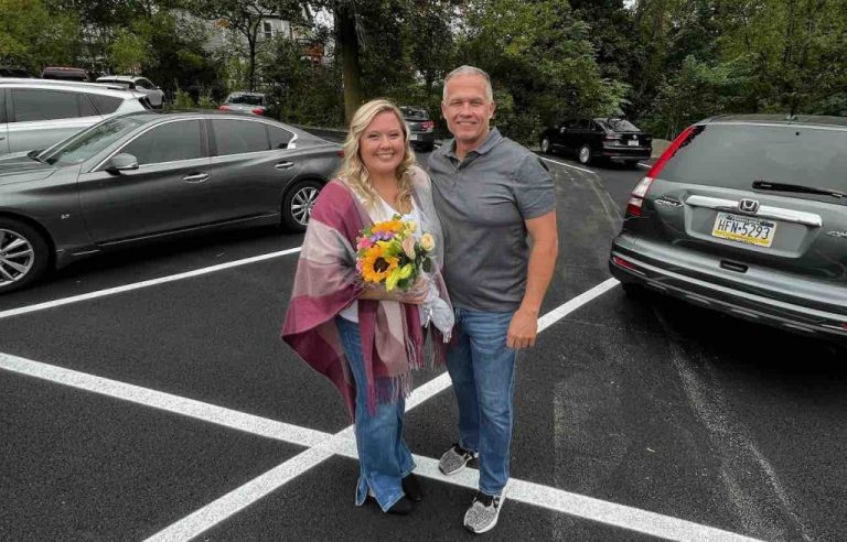 She Finally Met Her Long Lost Dad, Who Didn’t Know She Existed, Thanks to Stranger on Facebook