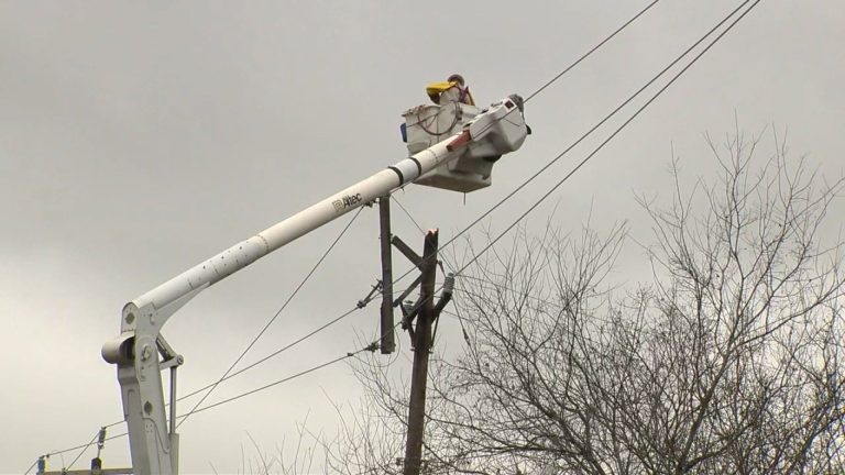 Electrical fires, power outages pop up around San Antonio amid light rain