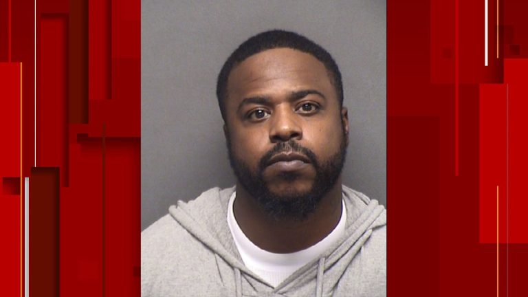 Man arrested after shooting into group of bikers, seriously injuring 2 outside bar, SAPD says