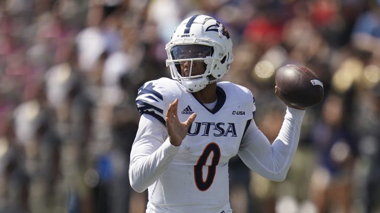 Harris throws for 303 yards, UTSA eases past FIU 30-10