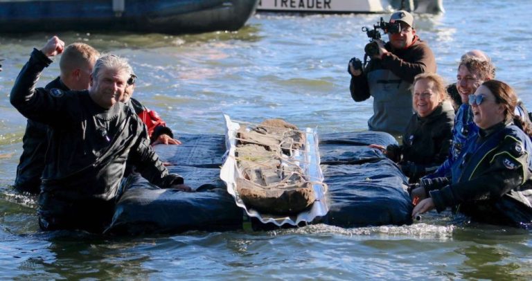 Ancient 3,000 Year-old Canoe Discovered Beneath Wisconsin Lake Carved From Single Piece of Oak