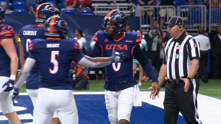 Harris throws for TD, runs for another; UTSA beats WKU 31-28