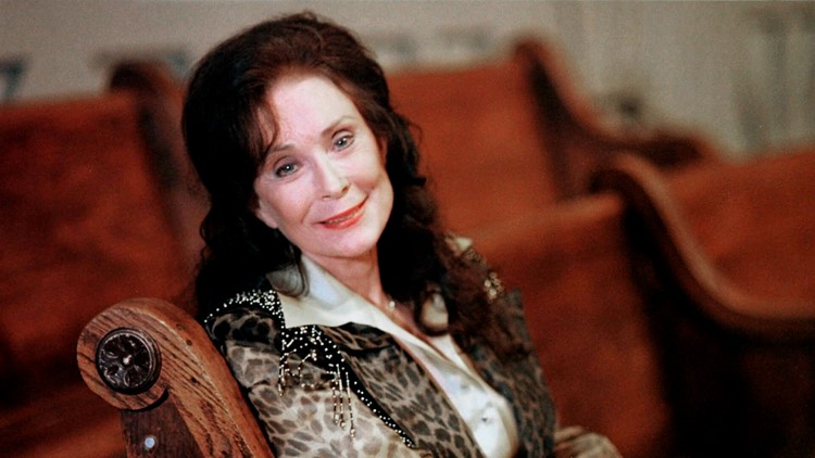 Loretta Lynn, coal miner’s daughter and country queen, dies