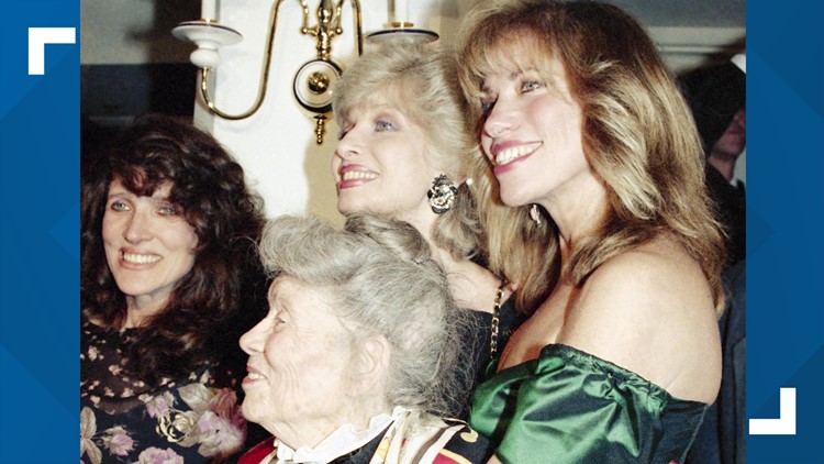 ‘Their loss will be long and haunting’: Carly Simon mourns her 2 sisters who died one day apart