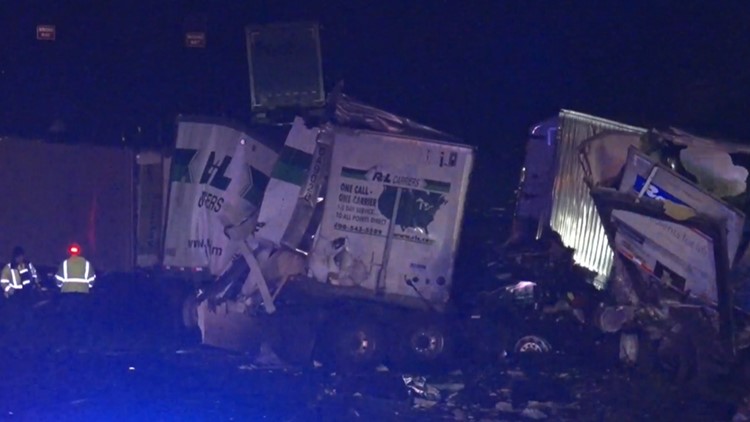 Truck crash shuts down I-45 in southern Dallas County