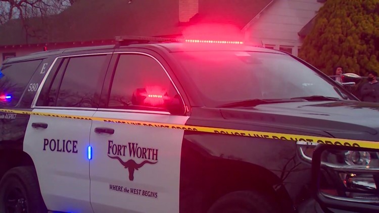 2 people injured in Fort Worth police chase