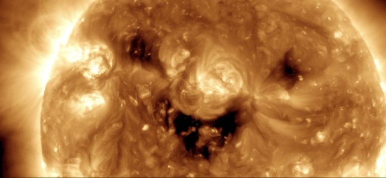 NASA Catches The Sun in a Big Smiley Face Made of Wind (LOOK)