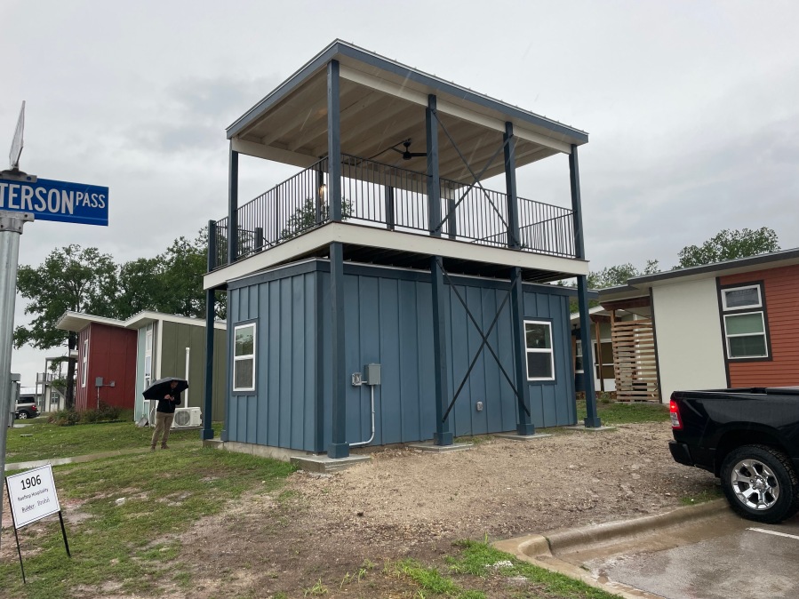 FIRST LOOK: 2 new tiny homes unveiled at Community First! Village - T ...