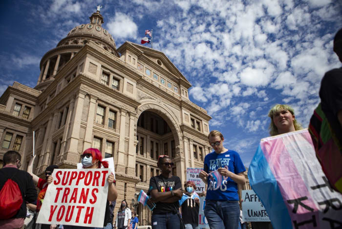 “Unbearable”: Doctors treating trans kids are leaving Texas, exacerbating adolescent care crisis
