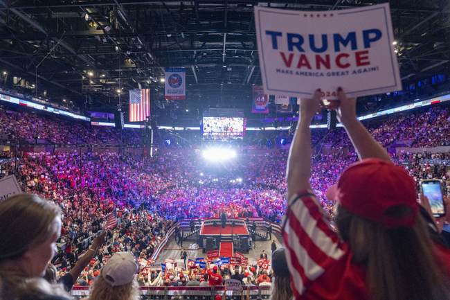 Amazing: Speed Painter at Rally Whips Up Trump Portrait in 180 Seconds—but His Message Is Even Better