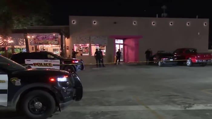 Man shot, killed outside Taco Cabana on Northeast Side, SAPD says