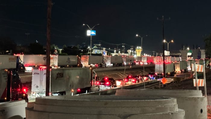 1 person dies, 3 others injured after car rear-ends 18-wheeler on I-35, SAFD says