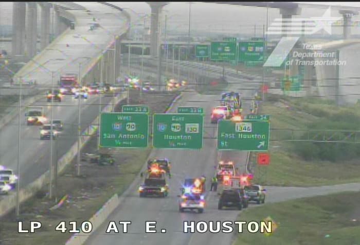 Delays expected after crash causes main lane closures of North Loop 410 on East Side