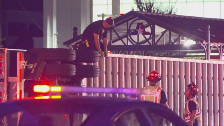 83 head of cattle trapped in overturned trailer in North Texas