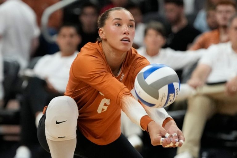 No. 8 Texas takes out Texas A&M for first SEC volleyball victory