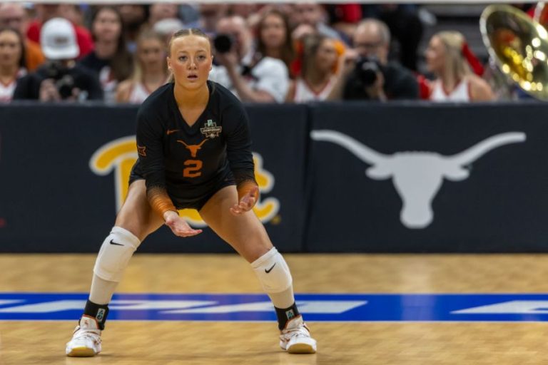 No. 8 Texas tops LSU to start SEC schedule 2-0