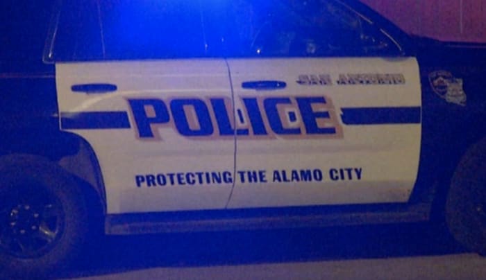 Wrong-way driver dies in head-on crash near downtown, San Antonio police say