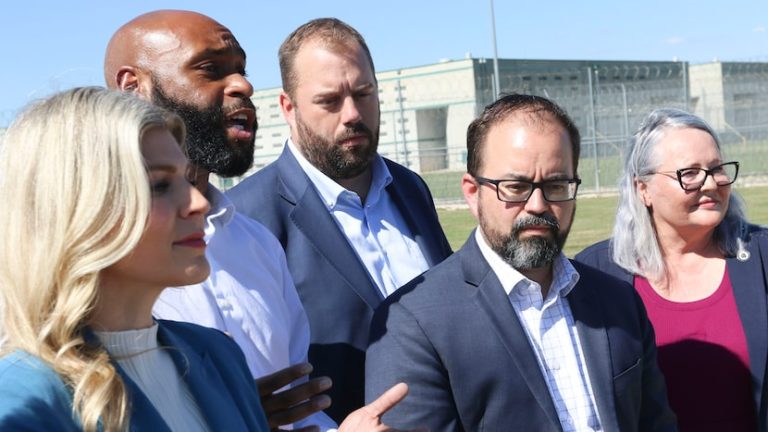 ‘Work worth doing’: Texas lawmakers visit, pray with Robert Roberson as execution nears