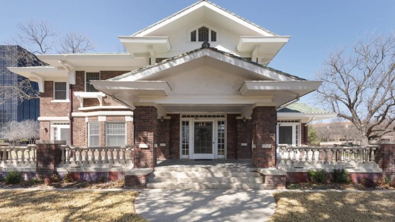 A historic 1918 North Texas home is being put up on the auction block