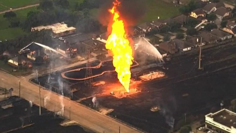 VIDEO: Oil pipeline explosion in Houston, Texas, forces evacuations