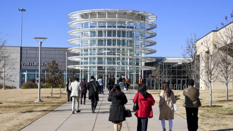 UT Dallas cancels Monday evening classes, closes dining halls due to power outage