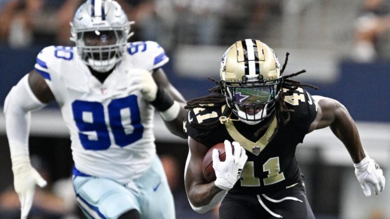 Alvin Kamara shredding Cowboys defense as Dallas trails by three scores at halftime