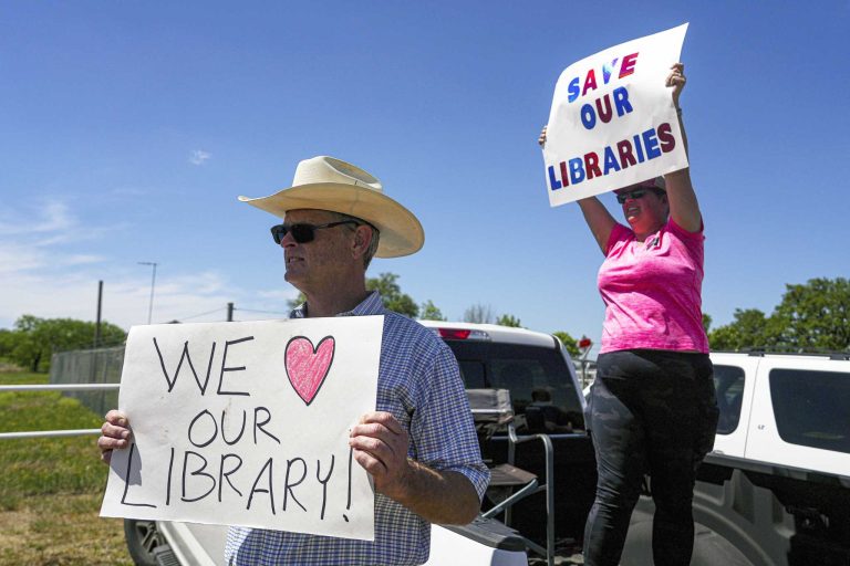 Tomlinson: GOP leaders fight for the right to ban books