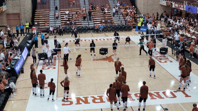 Texas defeats Rainbow Wahine volleyball team in 4 sets