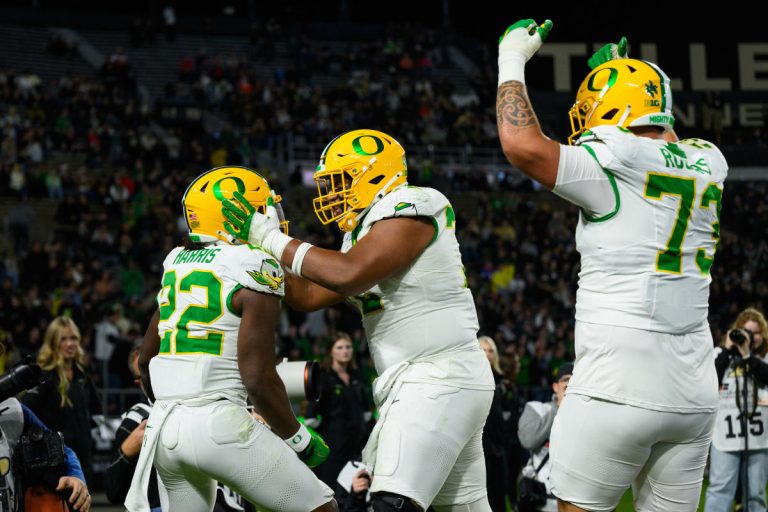 AP Top 25: Oregon moves up to No. 1, Georgia to No. 2 after Bulldogs’ win over Texas